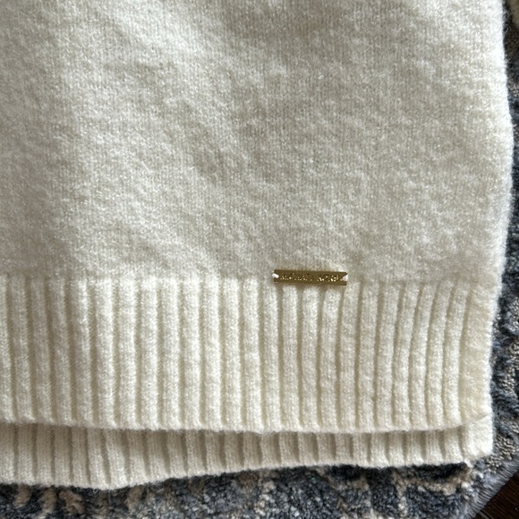 Michael Kors Cream Cold Shoulder V Neck Sweater Small - Picture 4 of 6